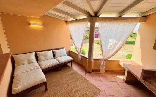 Stazzo Pulcheddu, partially renovated apartment with sea view