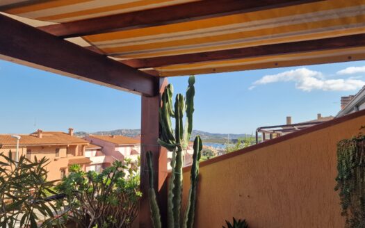 Central penthouse with partial sea view and parking space