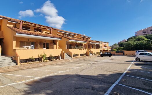 Central penthouse with partial sea view and parking space