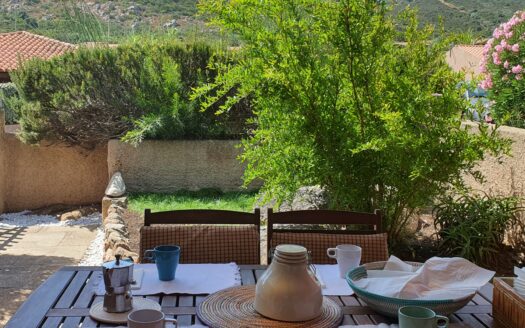 A due passi dalla spiaggia: villetta bilocale con giardino