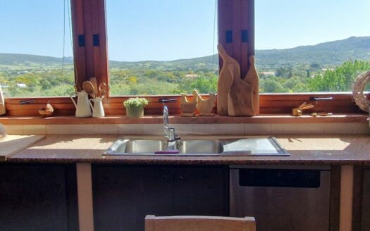 Una casa luminosa nella quiete della campagna di Palau