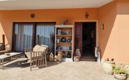 Una casa luminosa nella quiete della campagna di Palau