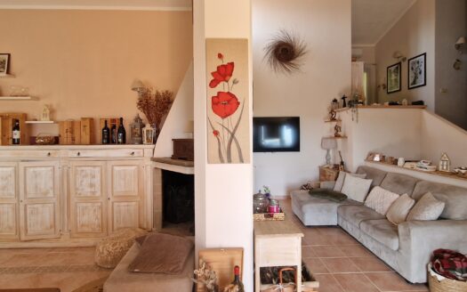 Una casa luminosa nella quiete della campagna di Palau